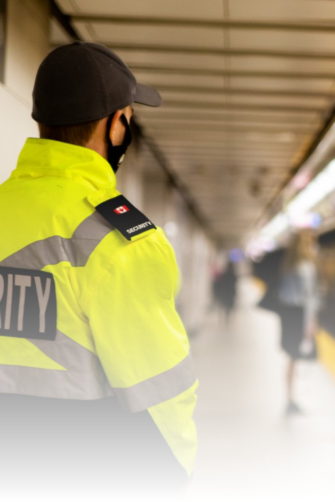 ERSO Security-Mitarbeiter in Warnschutzjacke im Einsatz